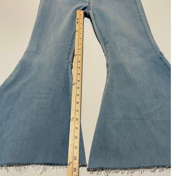 Free People Just Float On Flare
Light wash size 27 - Picture 7 of 10